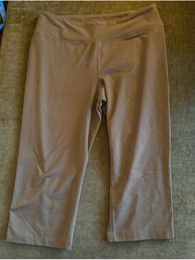 Lands' End Women’s Taupe Capri Leggings